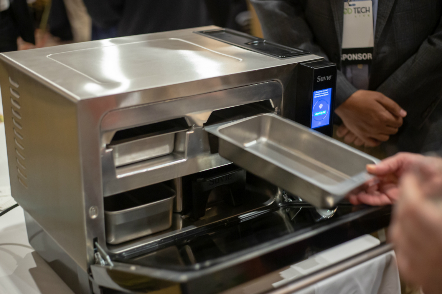 The Suvie Kitchen Robot Keeps Food Cool, then Cooks It