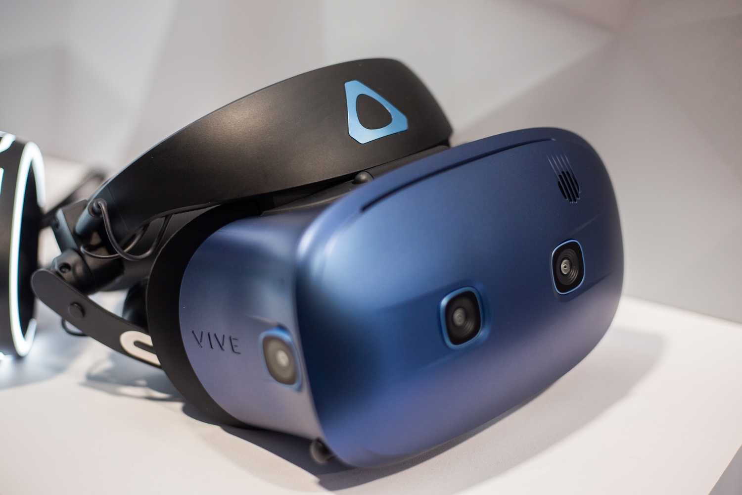 Oculus rift deals vs htc cosmos