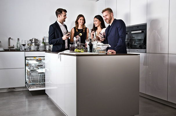 Lave-vaisselle Miele Profiline dans cuisine avec groupe social