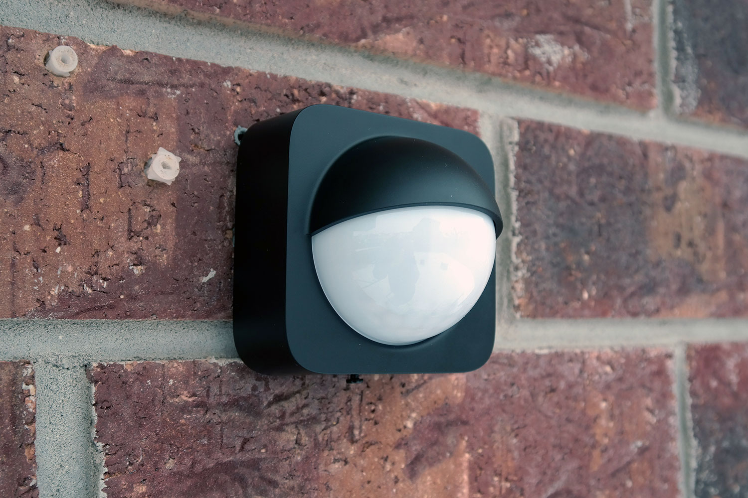 Philips hue outdoor lights with deals sensor