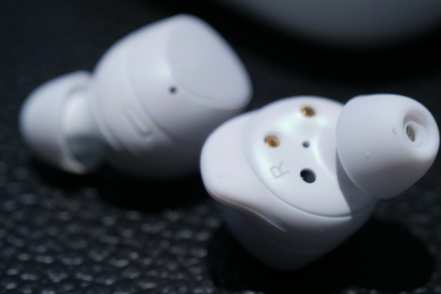 Galaxy buds plus ivory hot sale