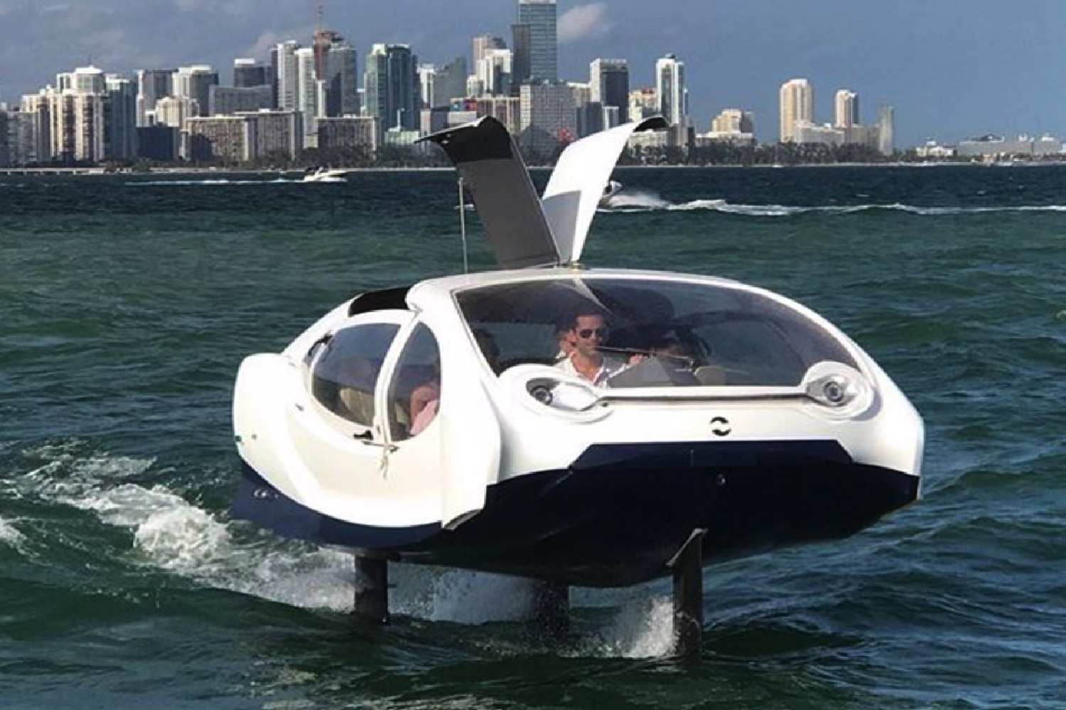 Seabubbles’ Electric Hydrofoil Boat is the Aquatic Equivalent of a ...