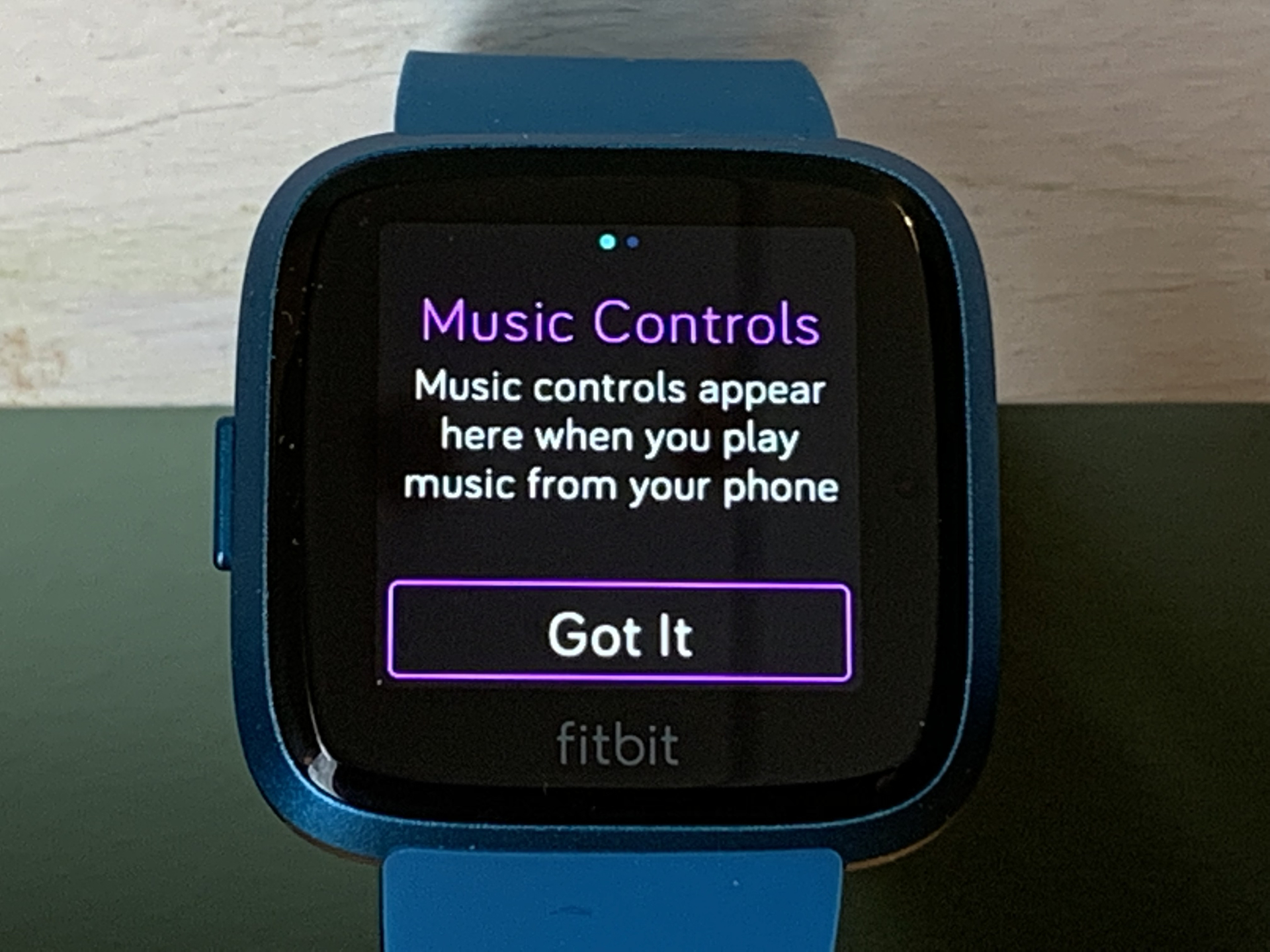 Which fitbit plays discount music