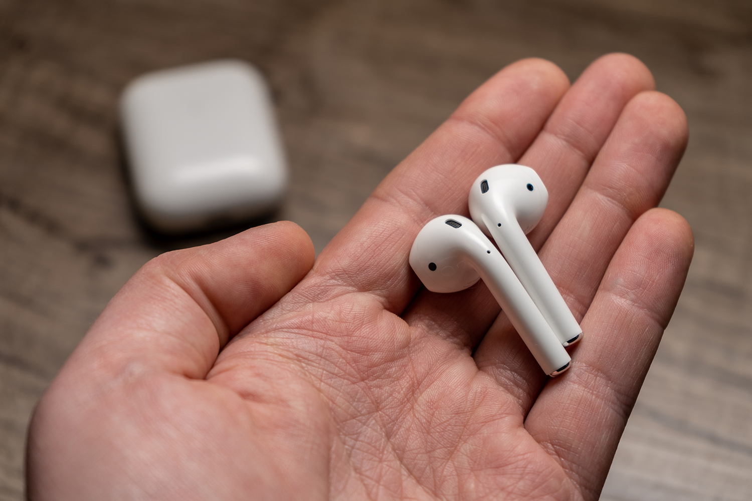 Difference between airpods 2 best sale wireless and non wireless