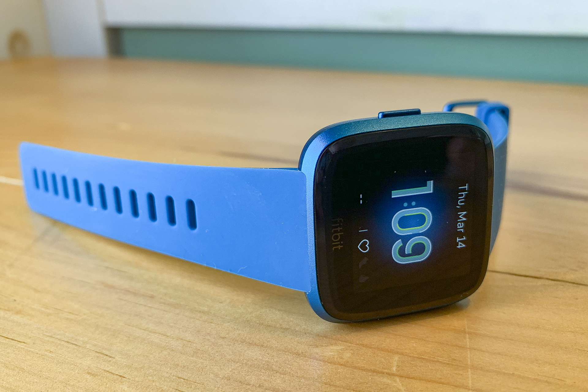 Fitbit Versa Lite Review Trimmed down With Features You Need