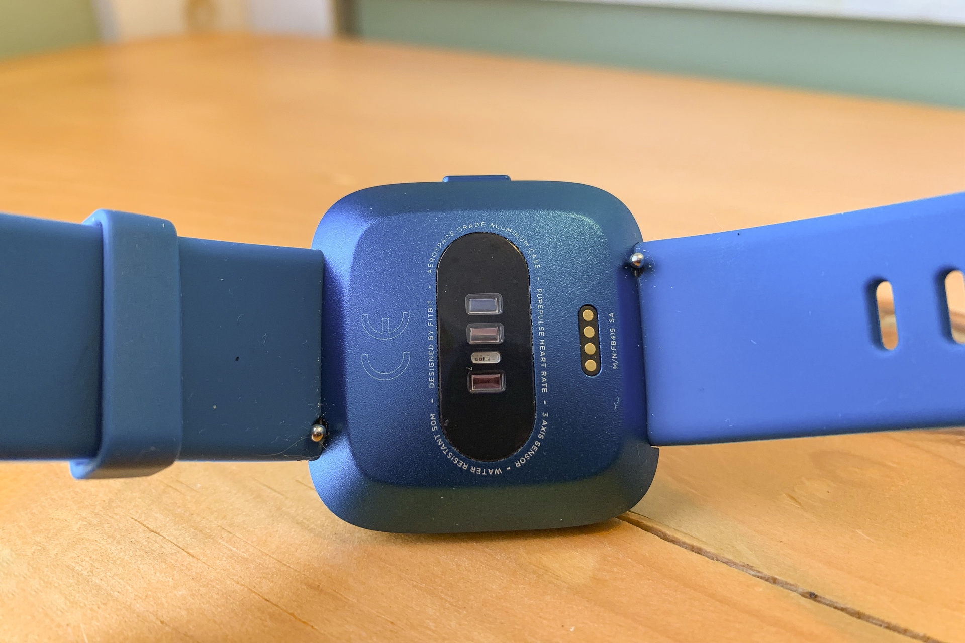 Versa lite best sale fitbit review