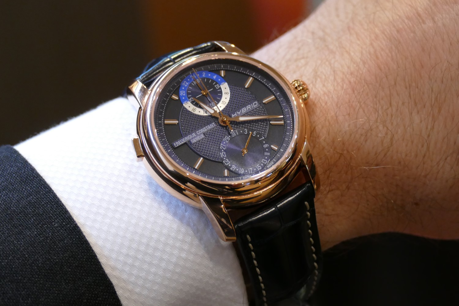 Gold Finish Makes Frederique Constant s Smartwatch Flashier Than Ever Digital Trends