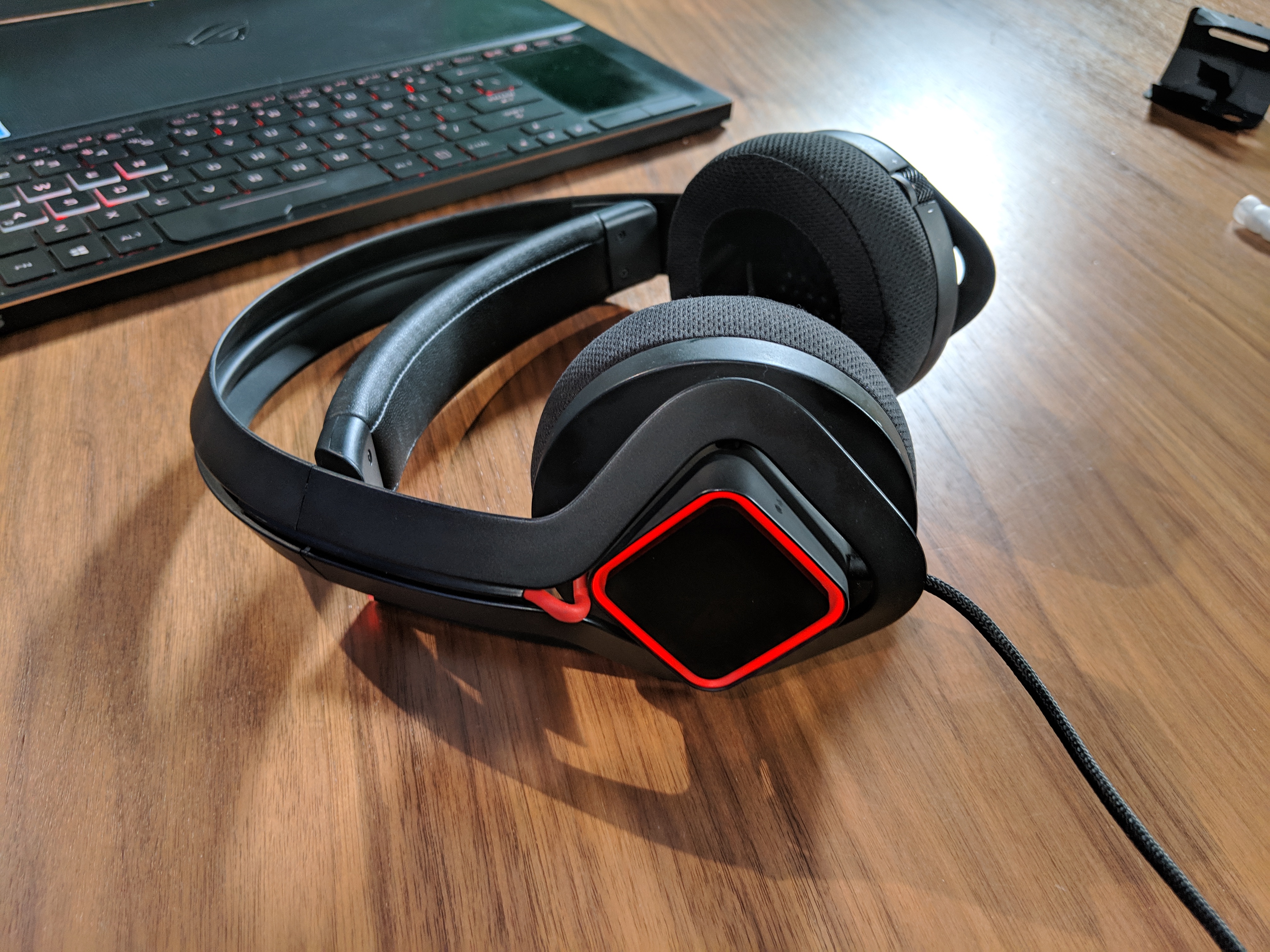 HP Omen Mindframe Headset Review: Cool Ears, Lukewarm Impression