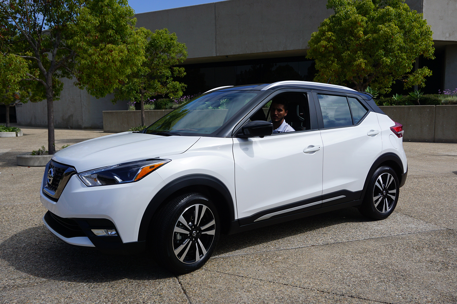 2019 white cheap nissan kicks