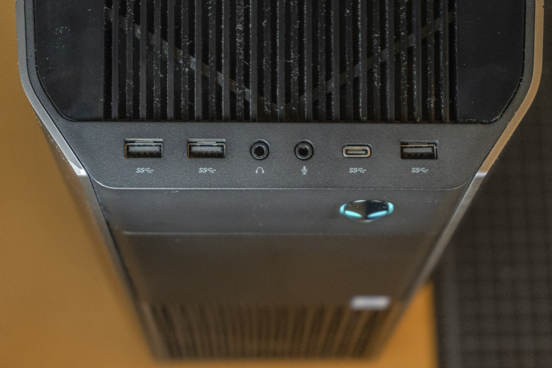 Alienware's Aurora R8 Review: Old-School Style, Modern Hardware