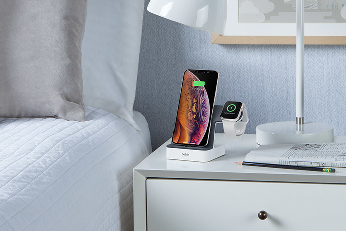 Best iphone docking station best sale with speakers