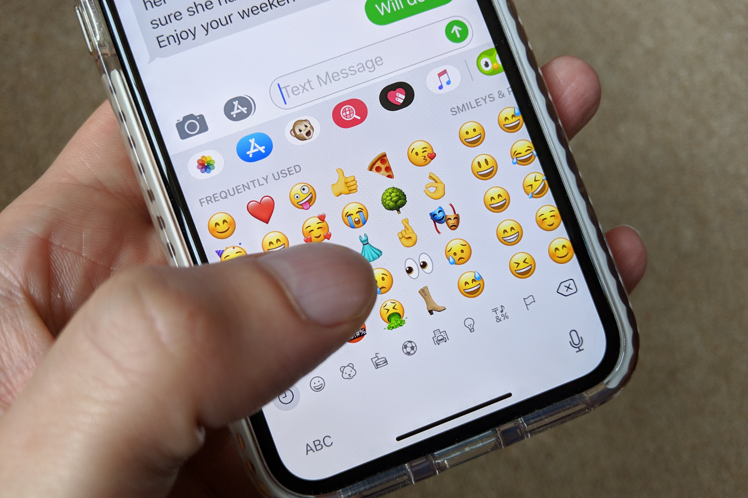 link keyboard emoji iphone