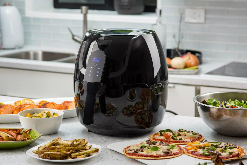 https://www.digitaltrends.com/wp-content/uploads/2019/05/premium-digital-air-fryer-5-8-qt-1700-watt-life.jpg?fit=720%2C480&p=1