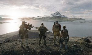 Soldiers stand on a cliff in Ghost Recon Breakpoint.