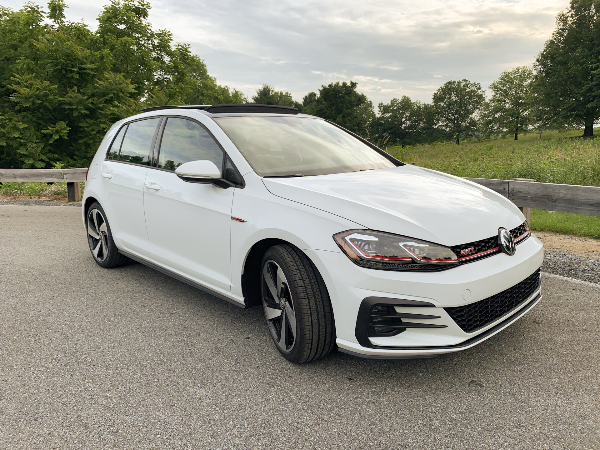2019 Volkswagen Golf review: Fun on the cheap - CNET