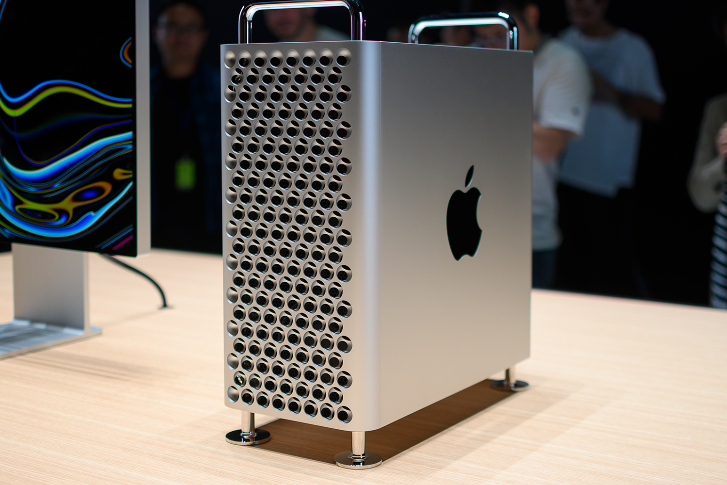 A Hands On Tour of the New Mac Pro! 