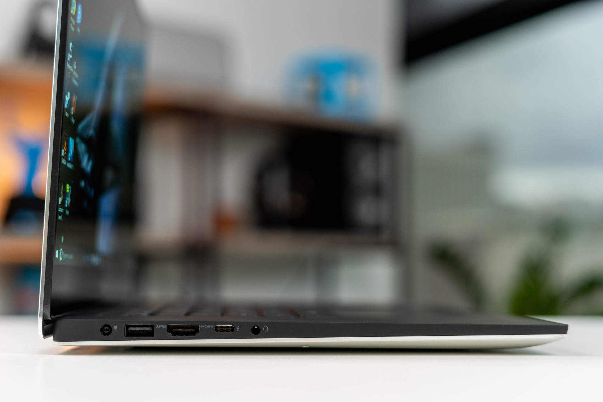 Dell XPS 15 OLED Review: The Ultimate Video Editing Laptop