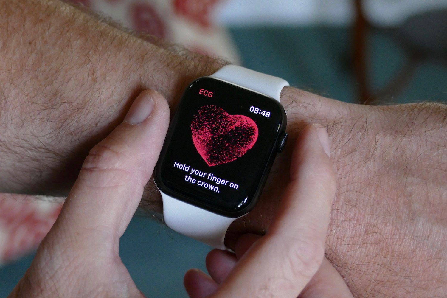 How to Take an ECG with Your Apple Watch | Qaly