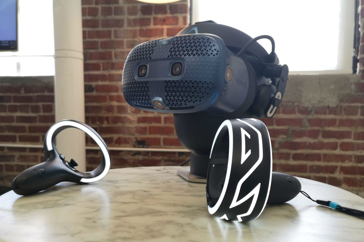 Htc vive cosmos sales vr headset review