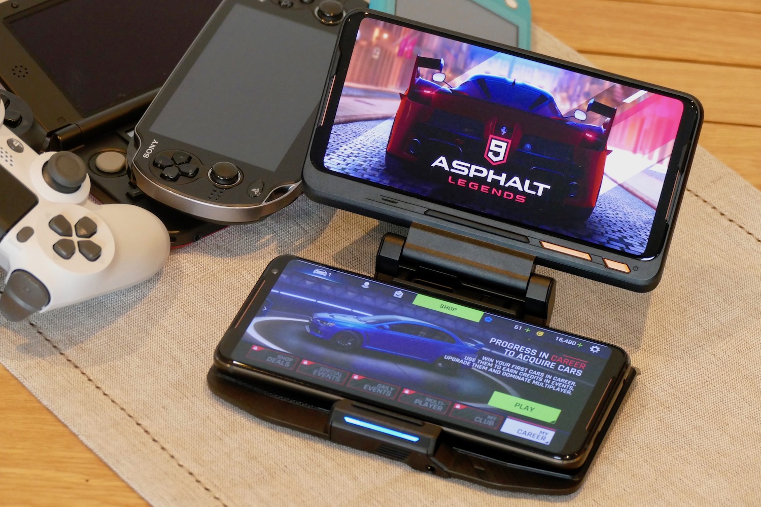 global Mangle Udlevering Best Asus ROG Phone 2 Accessories To Help Master Your Mobile Games |  Digital Trends