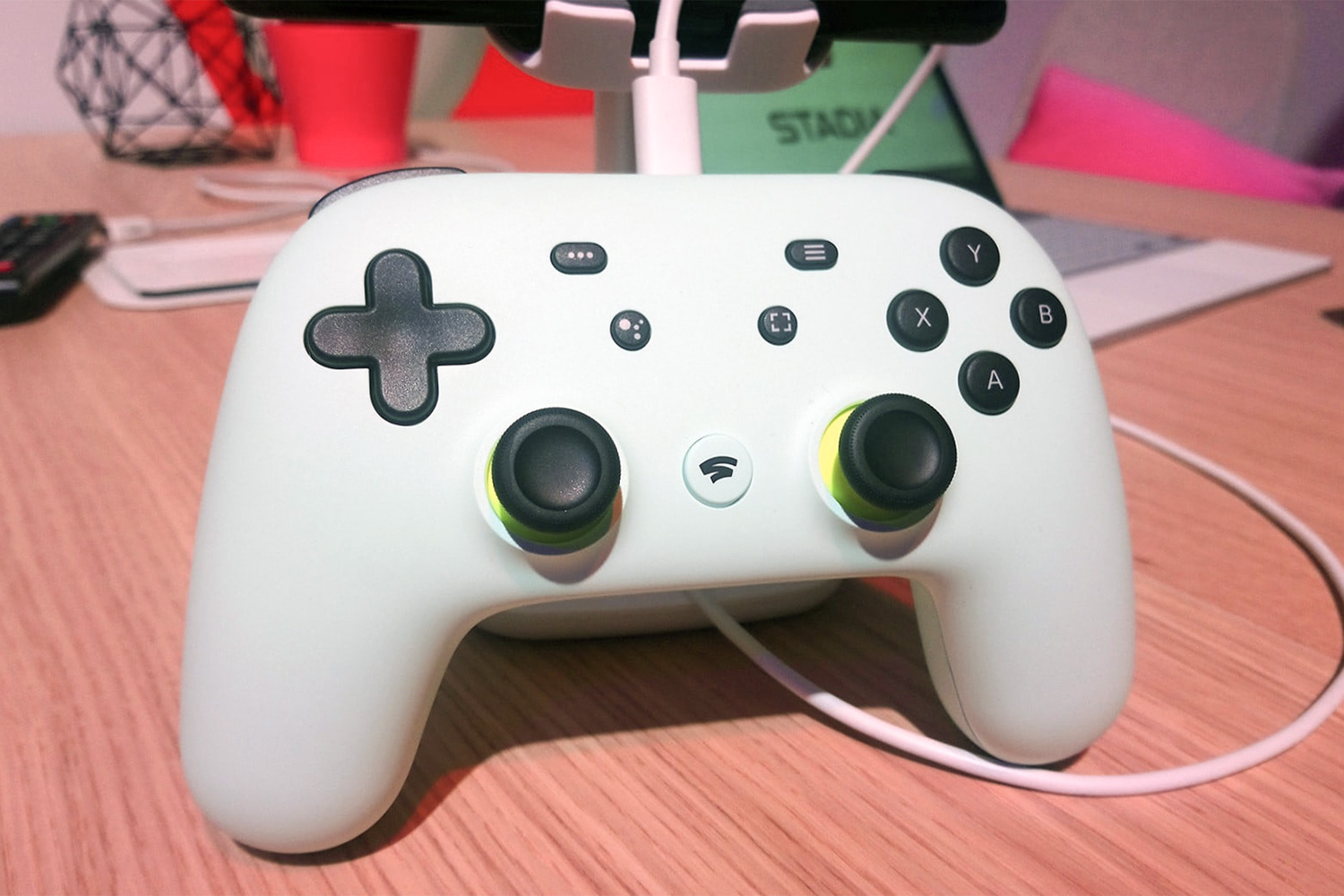 Can i use an store xbox controller with stadia