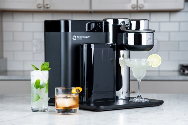 https://www.digitaltrends.com/wp-content/uploads/2019/11/drinkworks-home-bar-by-keurig-press-shots-2-of-5.jpg?resize=625%2C417&p=1