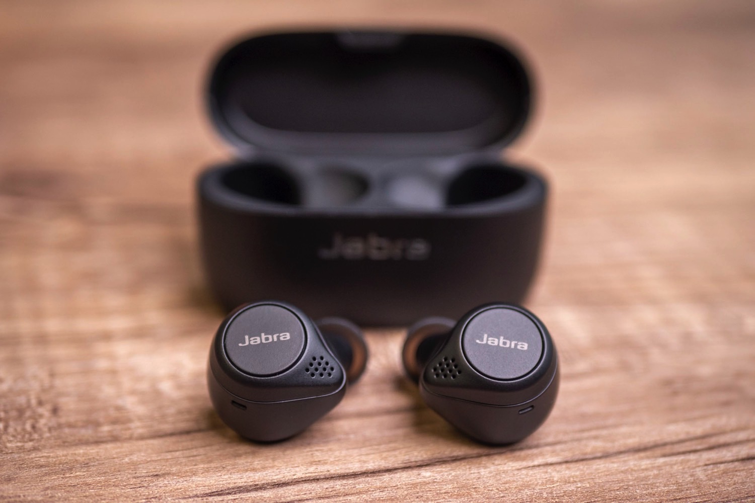 Jabra Elite 75t– True Wireless Earbuds with Charging Case, Titanium Black –  Active Noise Cancelling Bluetooth Earbuds with a Comfortable, Secure Fit