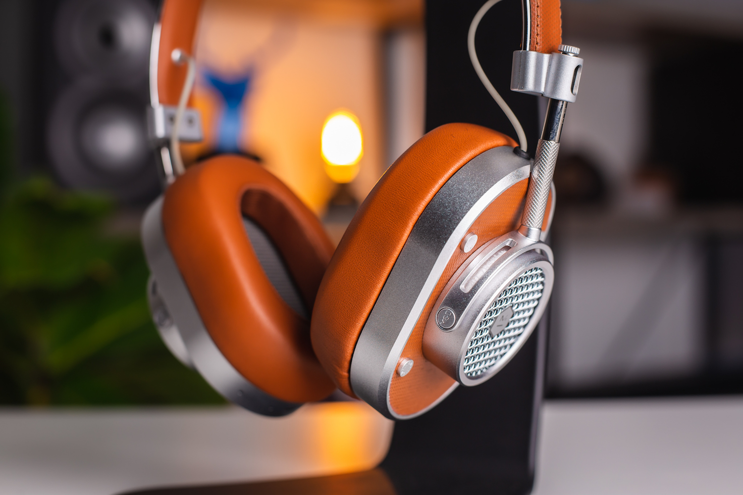 Master And Dynamic MH40 Wireless Headphones Review | Stylish and
