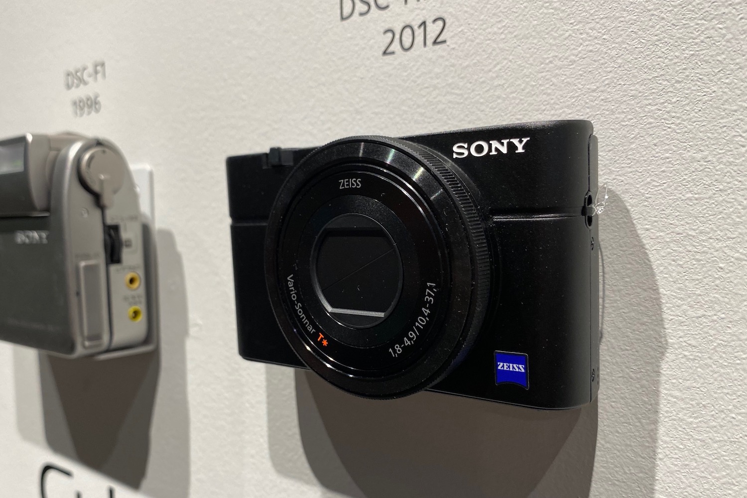 Capturing Brilliance: Exploring the Camera of the Sony Xperia 5 V - JAYA  TECH
