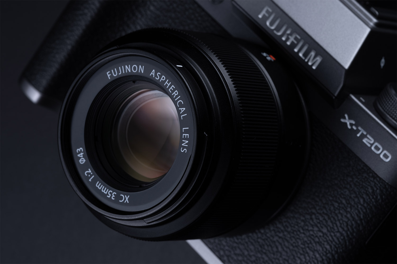 Lightweight and Low-Cost, Fujifilm X-T200 Targets Beginners