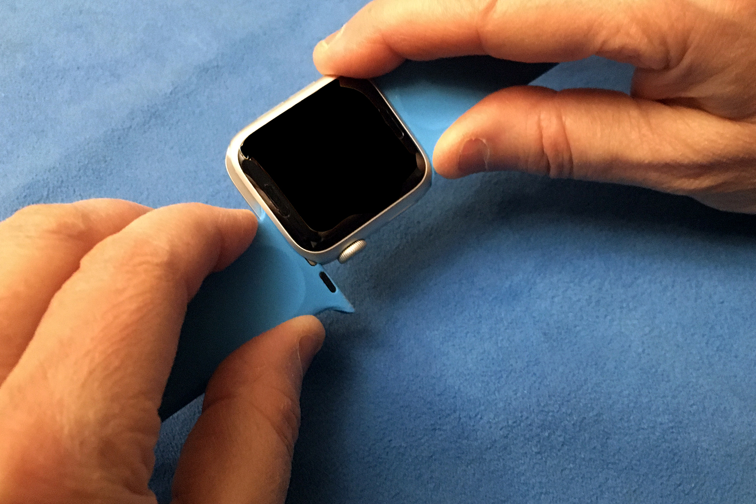 How to remove 2025 apple watch strap