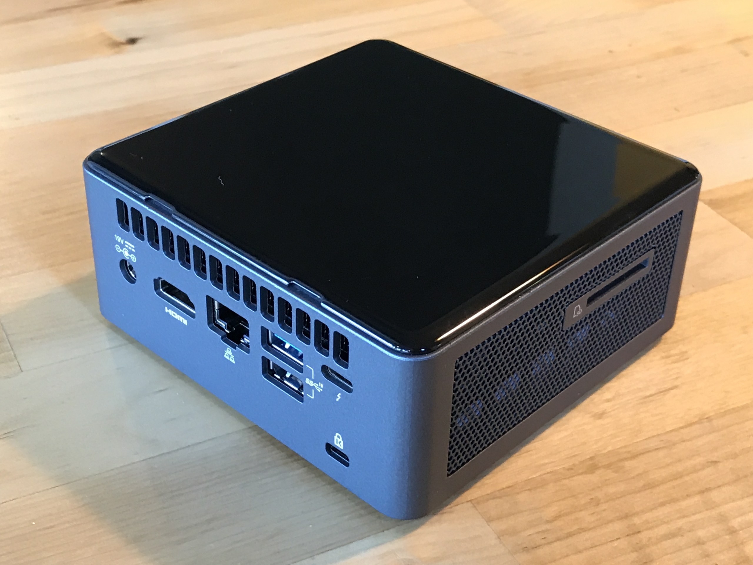 Intel Frost Canyon NUC 10 review (with Intel Core i7-10710U Comet