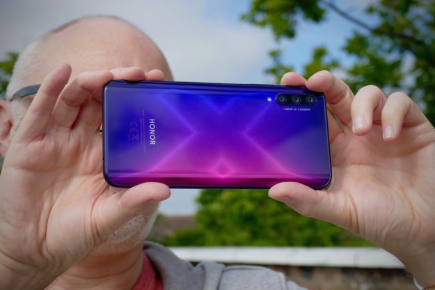 honor 9x pro review back hand