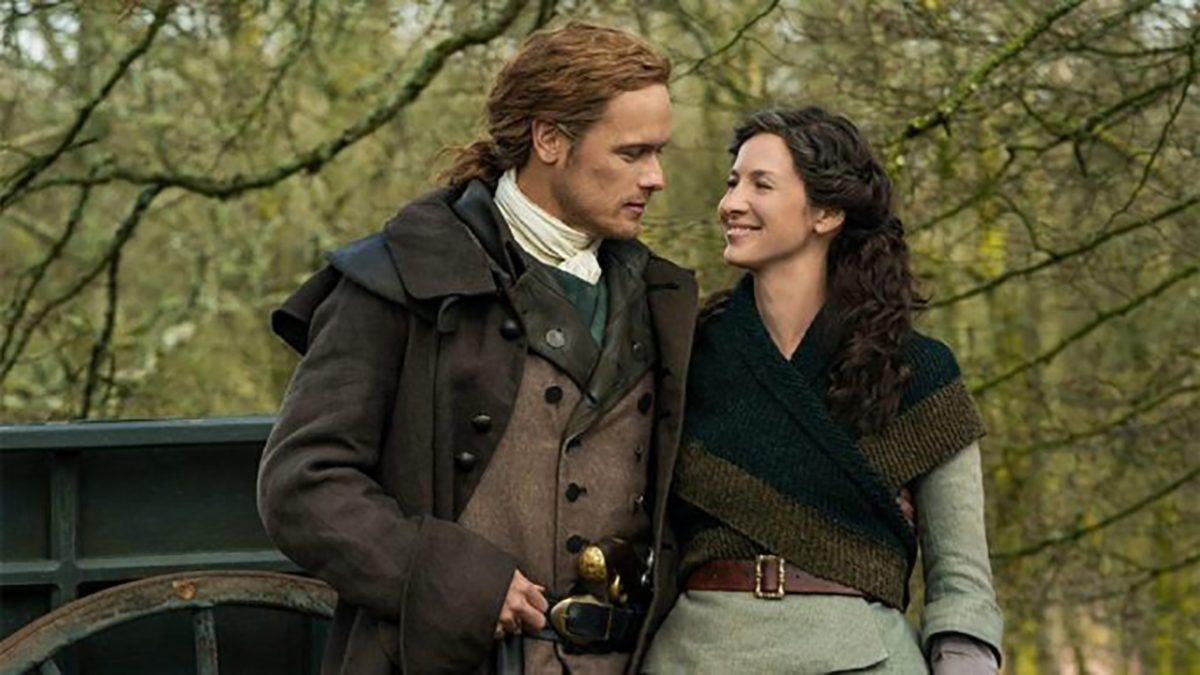 Sam Heughan e Caitriona Balfe em Outlander.