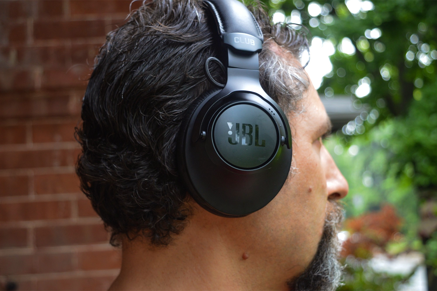 JBL Club One Review: Heavyweight Headphones Pack A Punch | Digital Trends