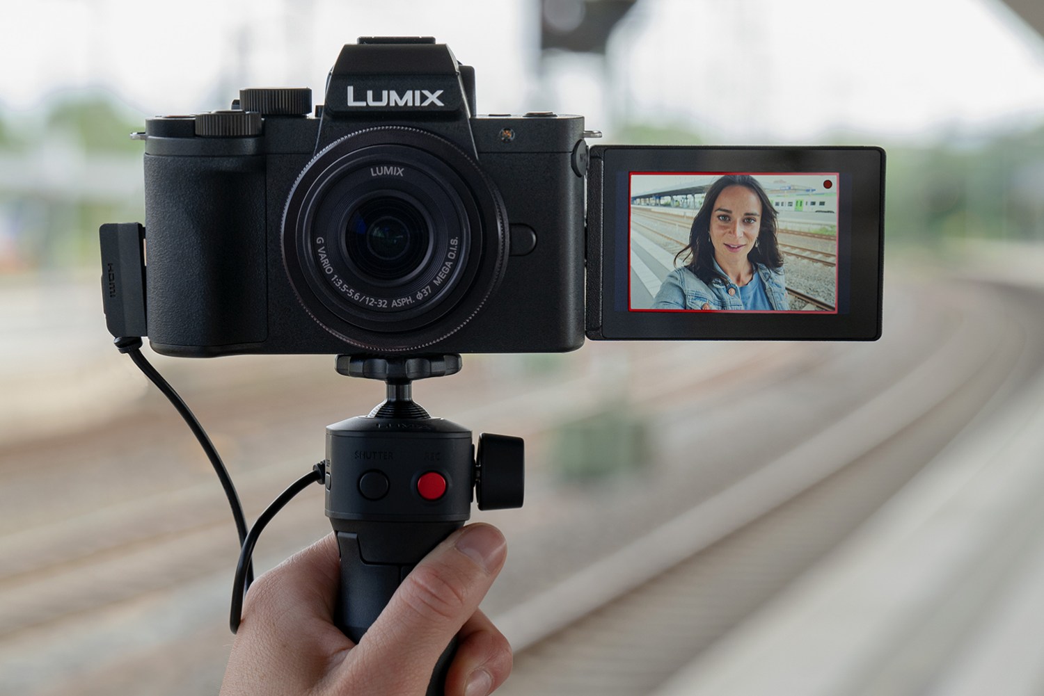 ruilen Luchtvaart maat Panasonic Lumix G100 Takes on Sony in the Vlog Camera Game | Digital Trends