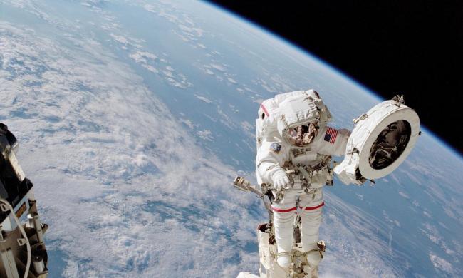 30 stunning spacewalk images to celebrate nasas 300th outing  26