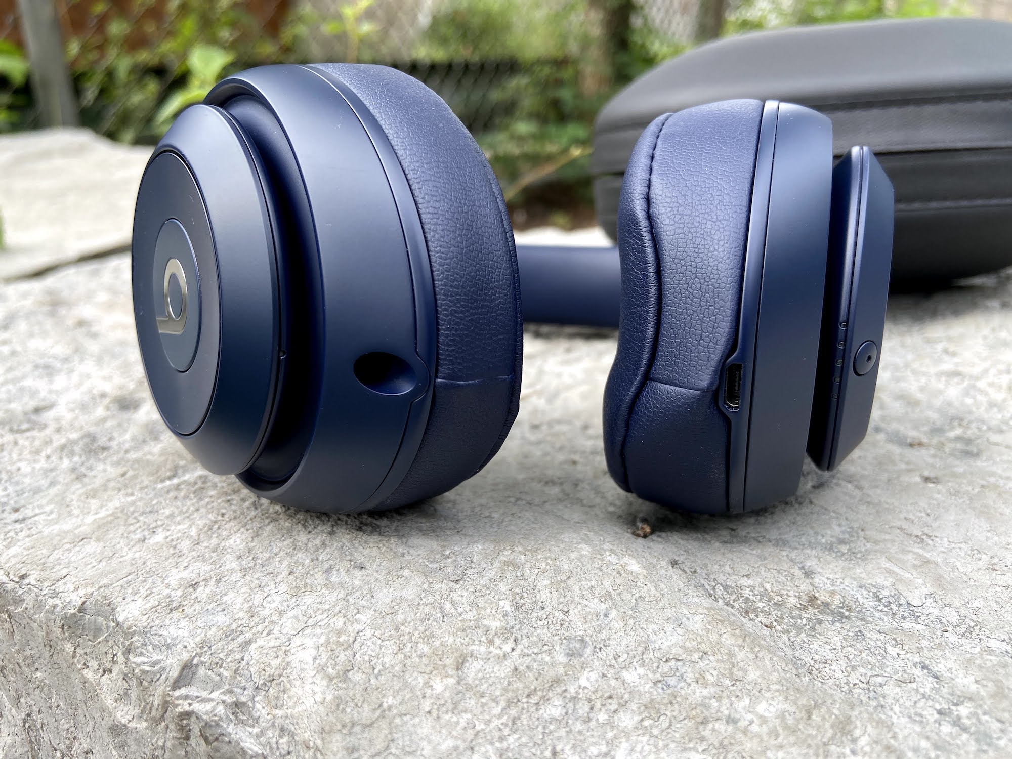 Navy blue best sale beats studio 3