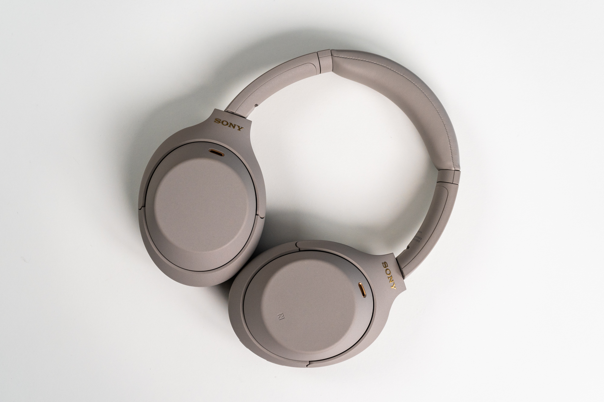 Review: Sony WH-1000XM4, the best headphone is now even better - Techzine  Europe