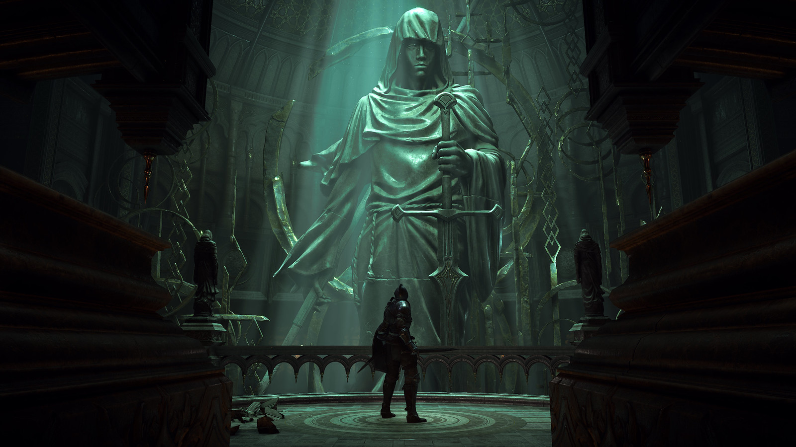 The hero of Demon's Souls stands in front of a stone statue.