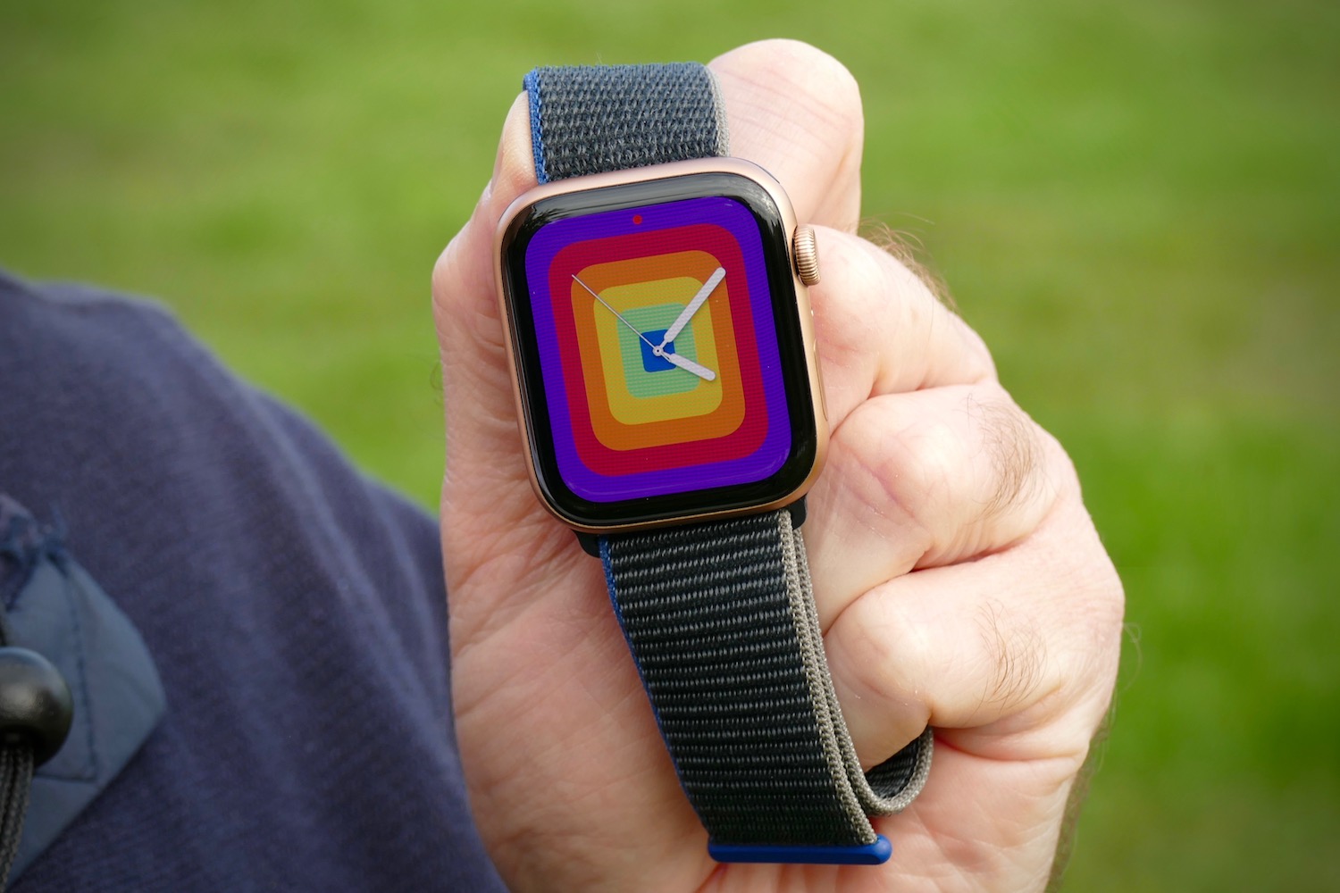 apple watch se review pride face
