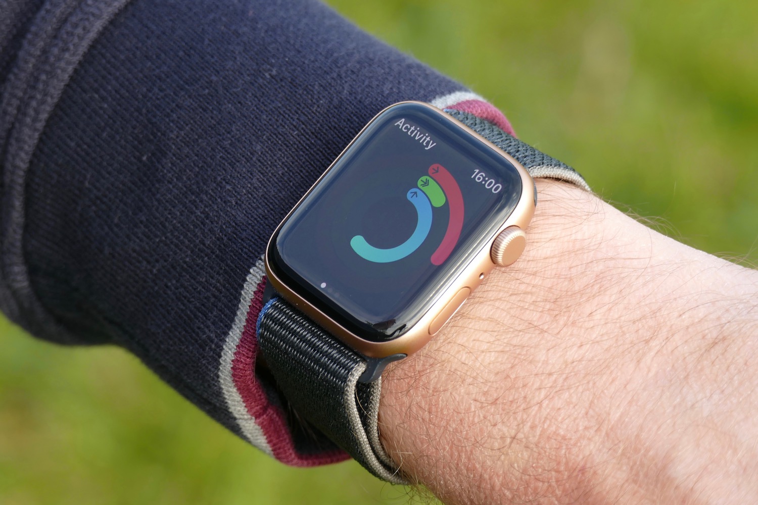 Apple watch se online and series 3 comparison