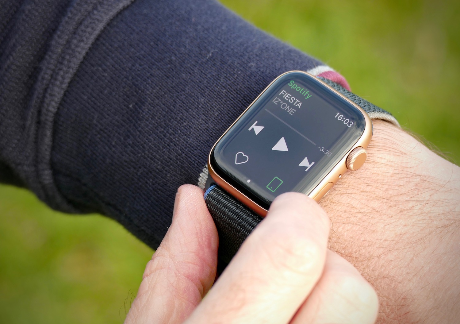 Does spotify work on apple watch series discount 3