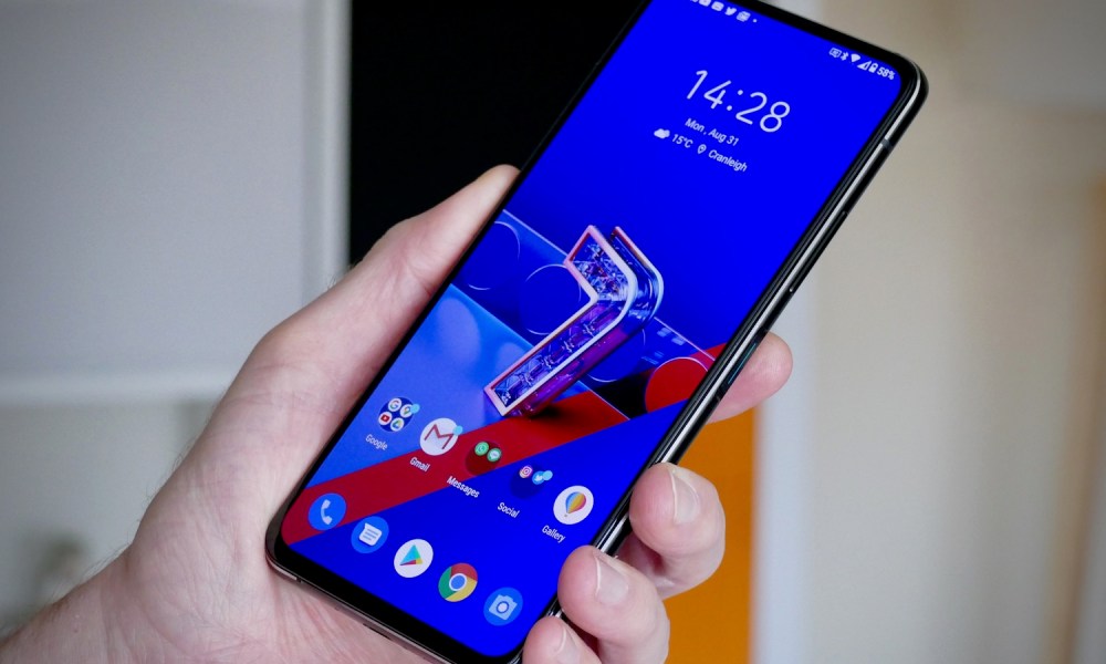 asus zenfone 7 pro review front hand