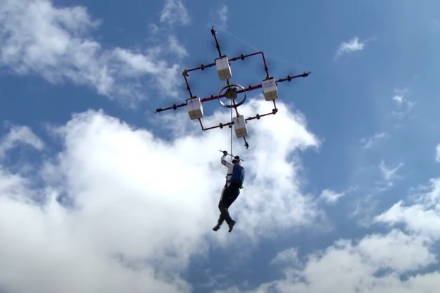 Jetpack Wearing Person Flies Over LAX Again Without Getting Caught Or Being  Identified - Narcity