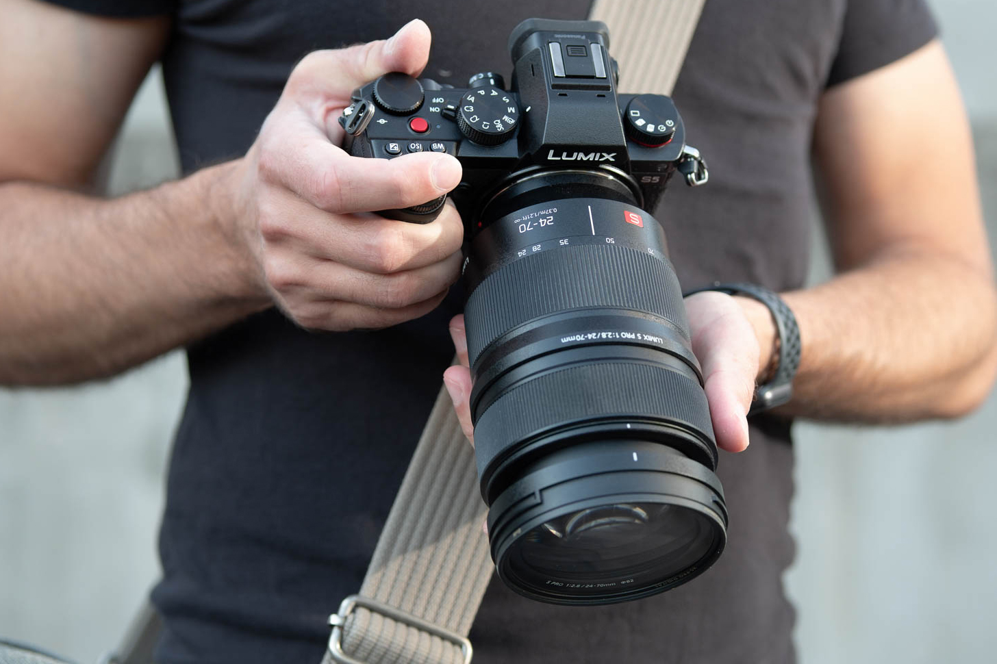 Panasonic LUMIX S5 4K Mirrorless Full-Frame L-Mount Camera Body w/ 70-200mm  Lens 
