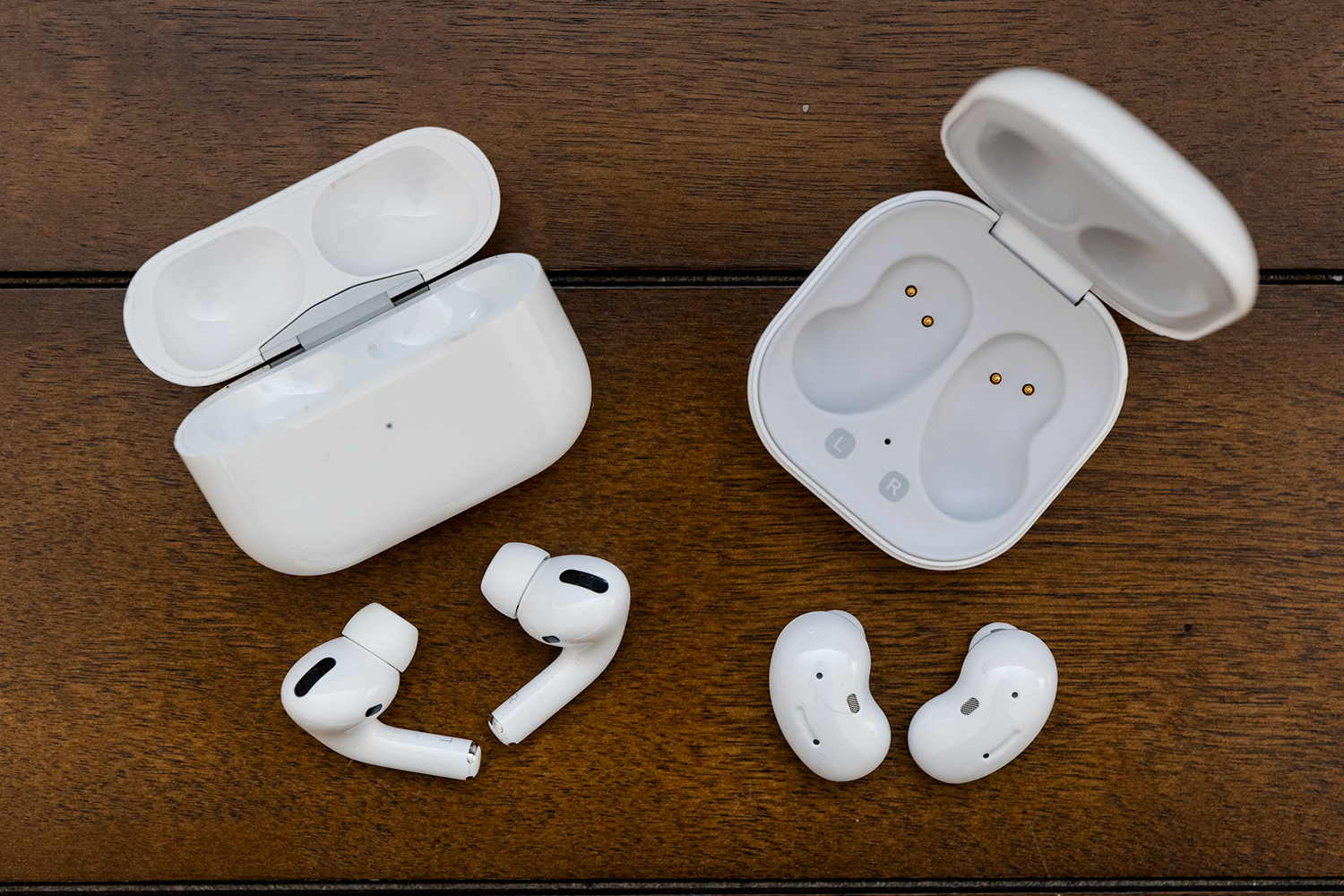 What's better airpods discount or samsung buds