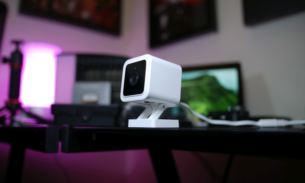 Wyze Cam v3 on table side profile