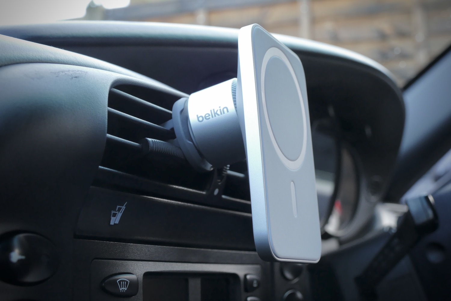 Belkin Car Vent Mount Pro with MagSafe review: it's not a charger - The  Verge