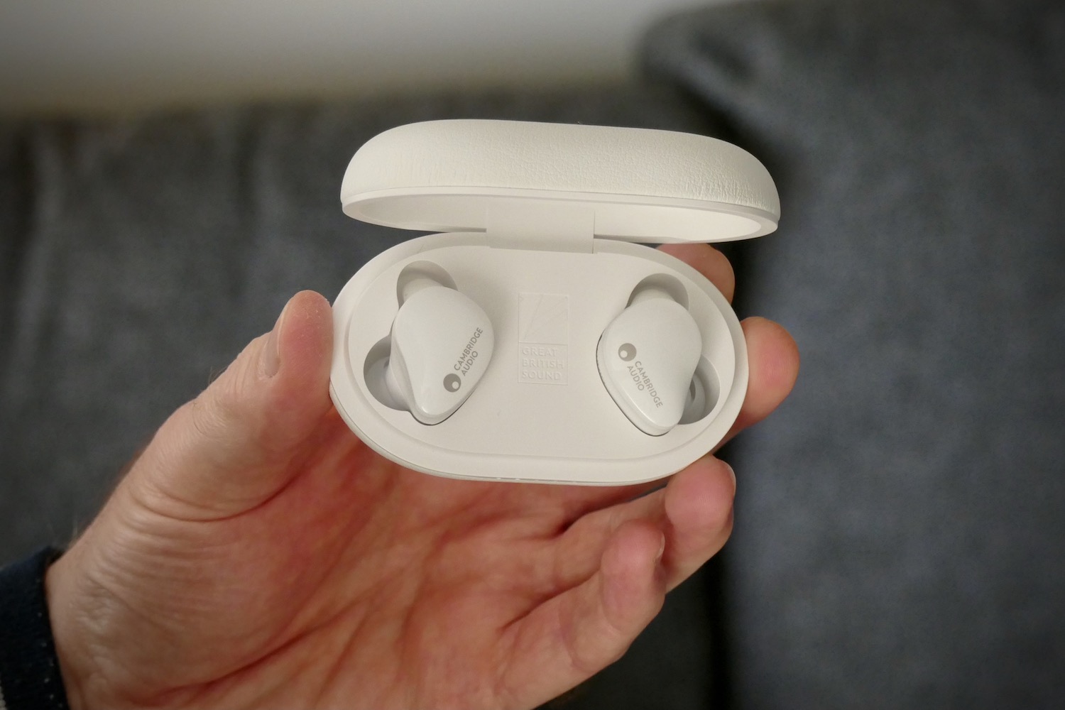 Airpods pro vs best sale cambridge audio melomania 1